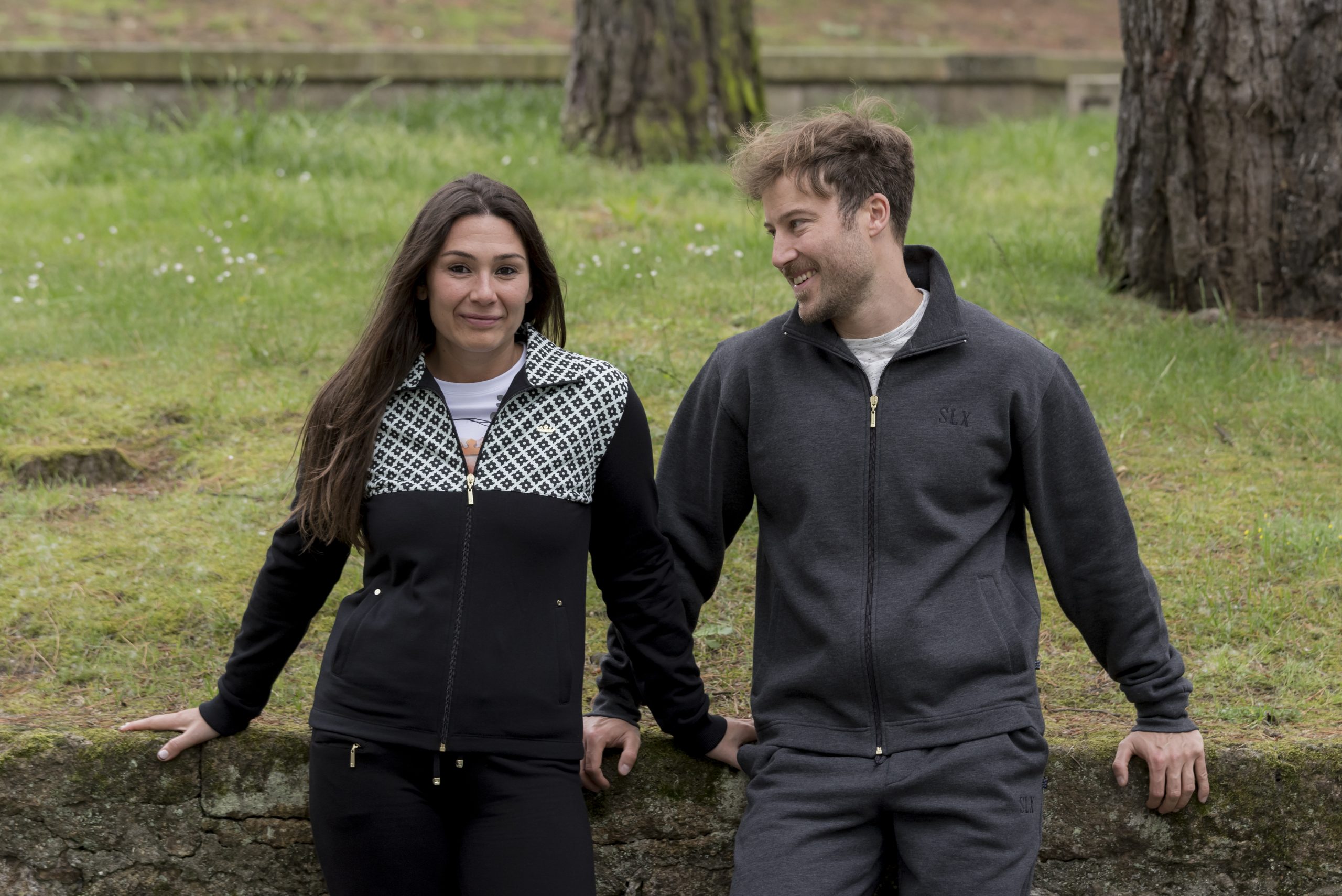 CHAQUETA CON CORTE Y GEOMETRIA - Imagen 4