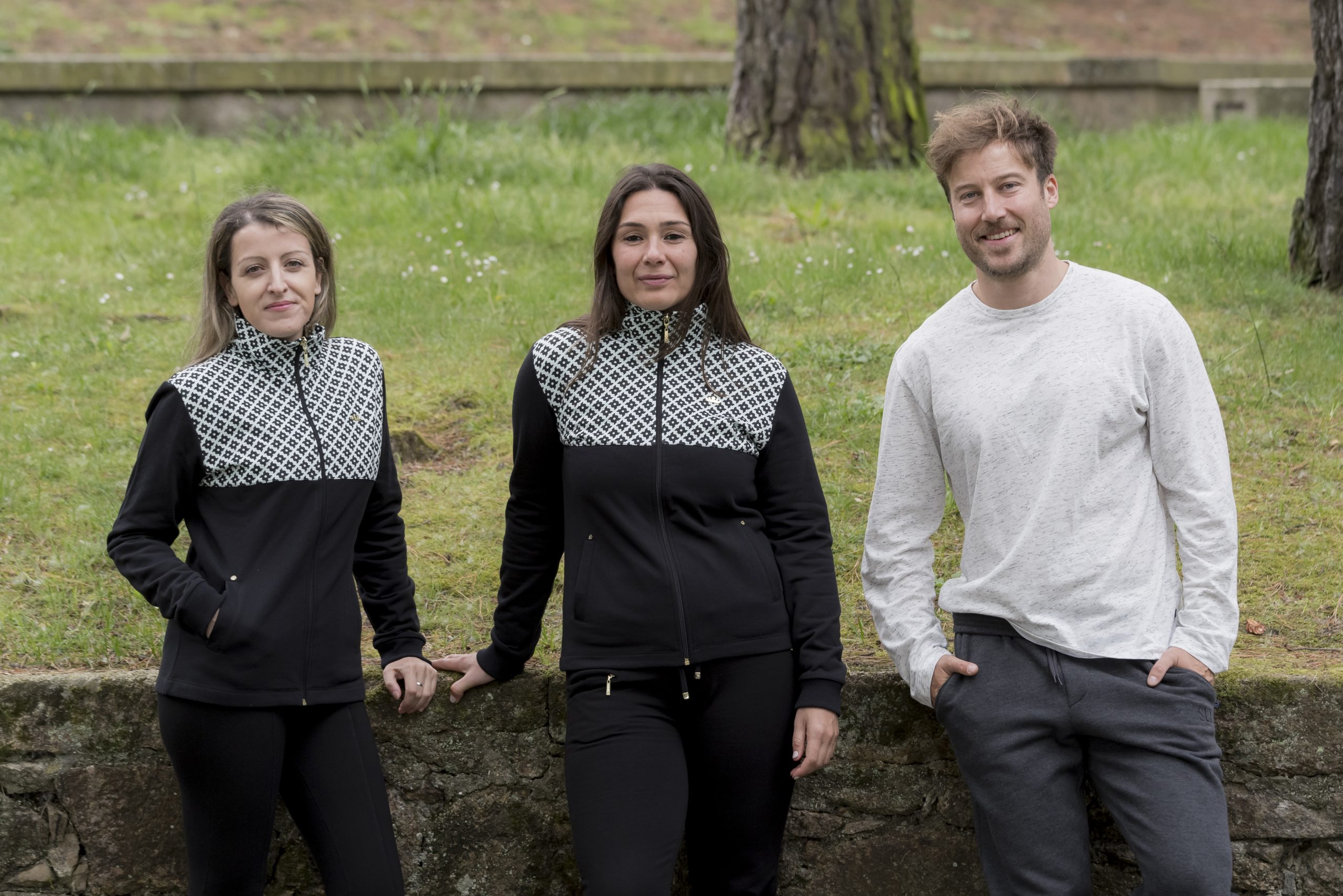 CHAQUETA CON CORTE Y GEOMETRIA - Imagen 3