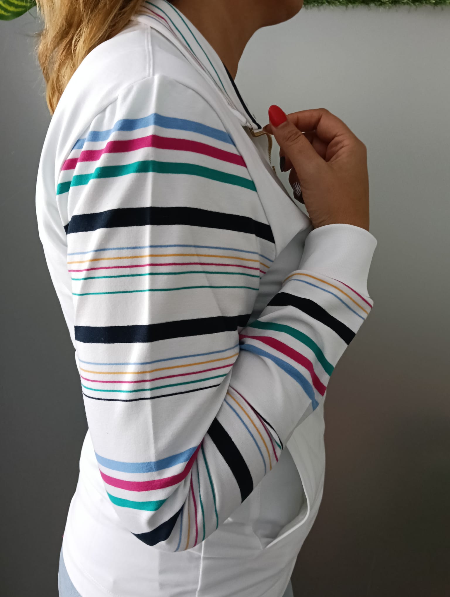 CHAQUETA CON MANGA DE RAYAS - Imagen 4