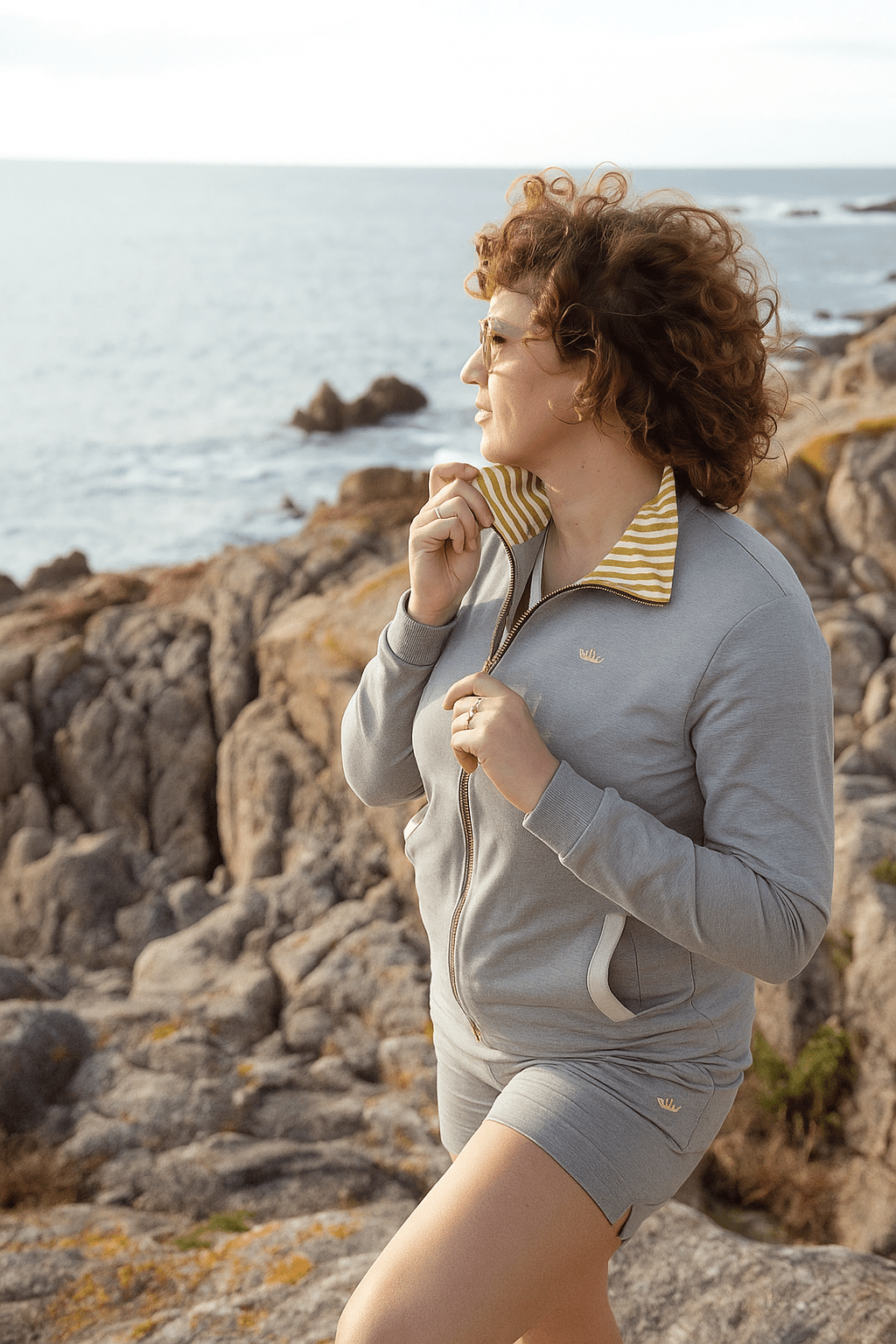 CHAQUETA CON CUELLO DE RAYAS EN INTERIOR