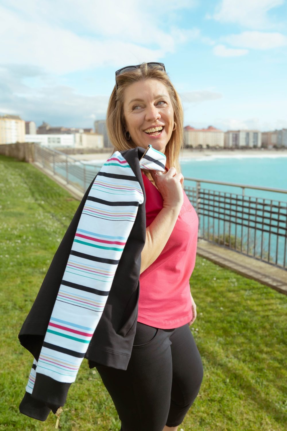 CHAQUETA CON MANGA DE RAYAS