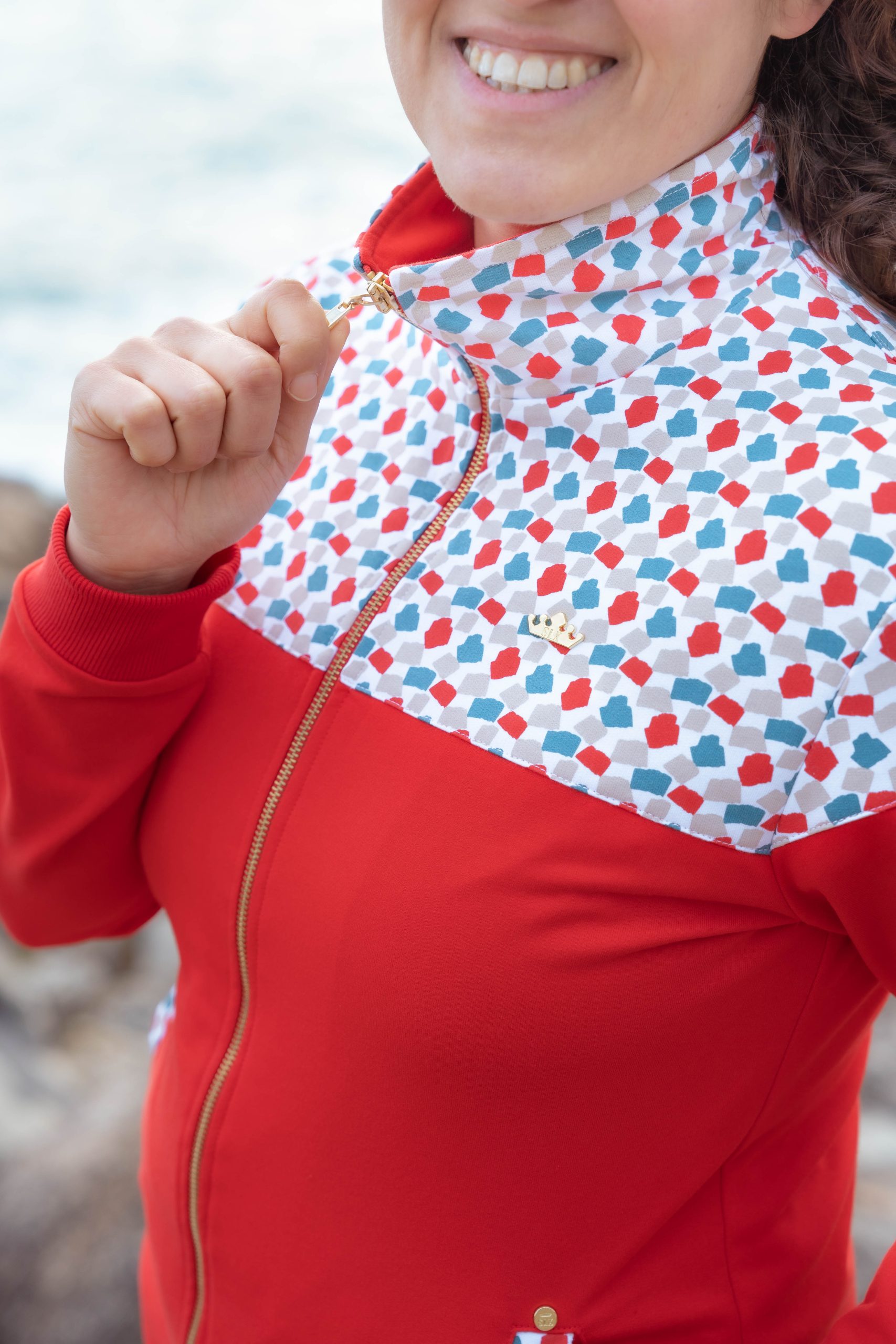 CHAQUETA ESTAMPADO PINTAS SIN CINTURA