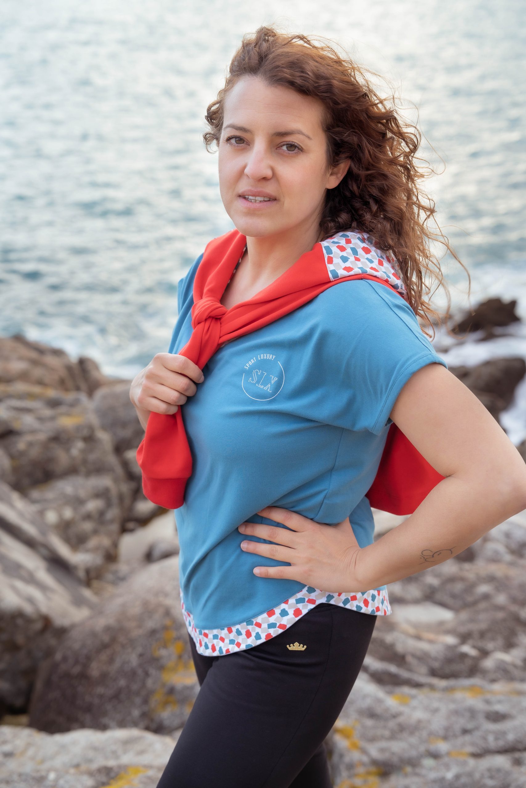 CAMISETA CINTURA DE PINTAS COLORES - Imagen 3