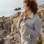 CHAQUETA CON CUELLO DE RAYAS EN INTERIOR