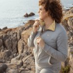 CHAQUETA CON CUELLO DE RAYAS EN INTERIOR