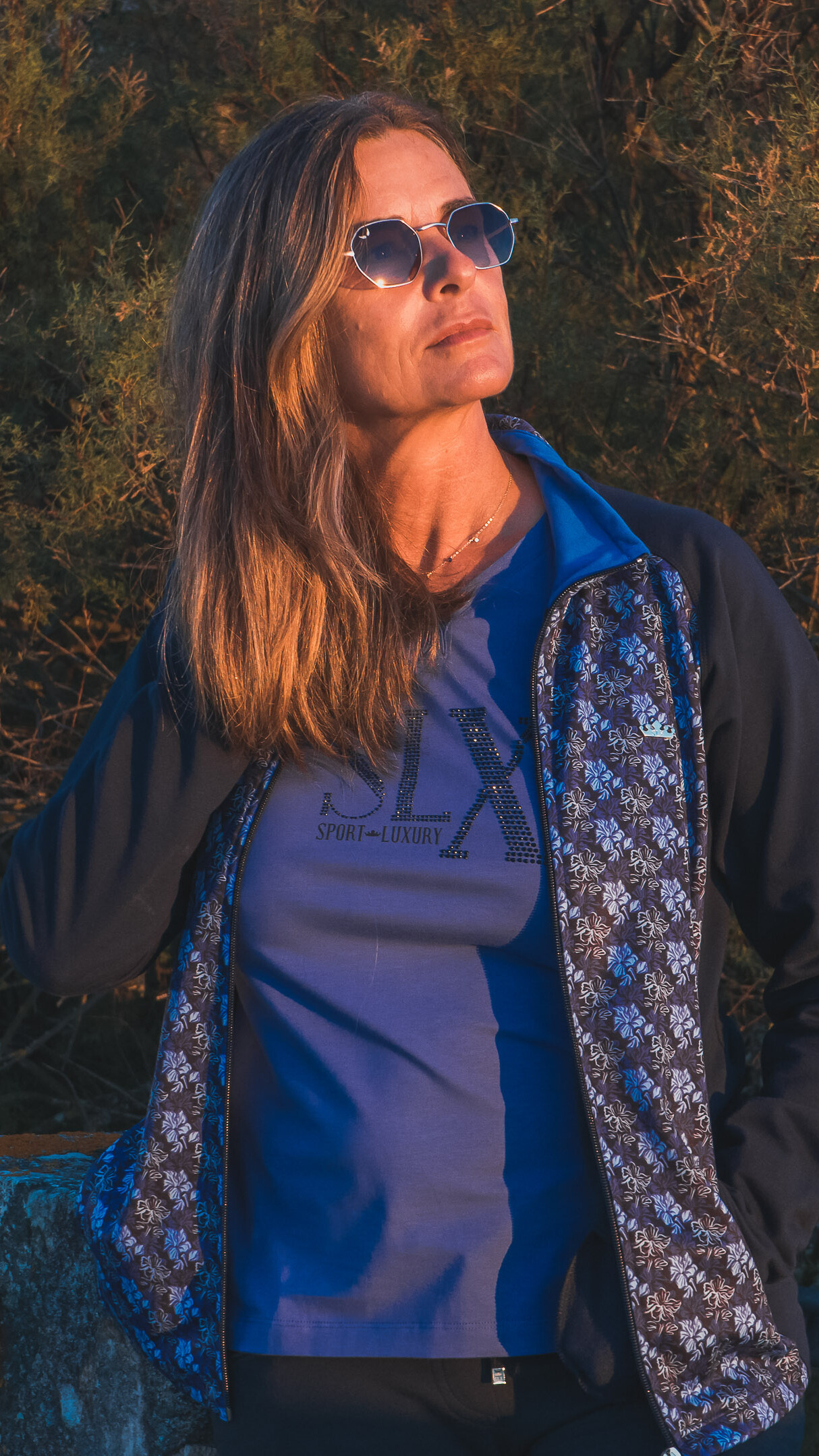 CAMISETA INVIERNO CON CUELLO CURVO