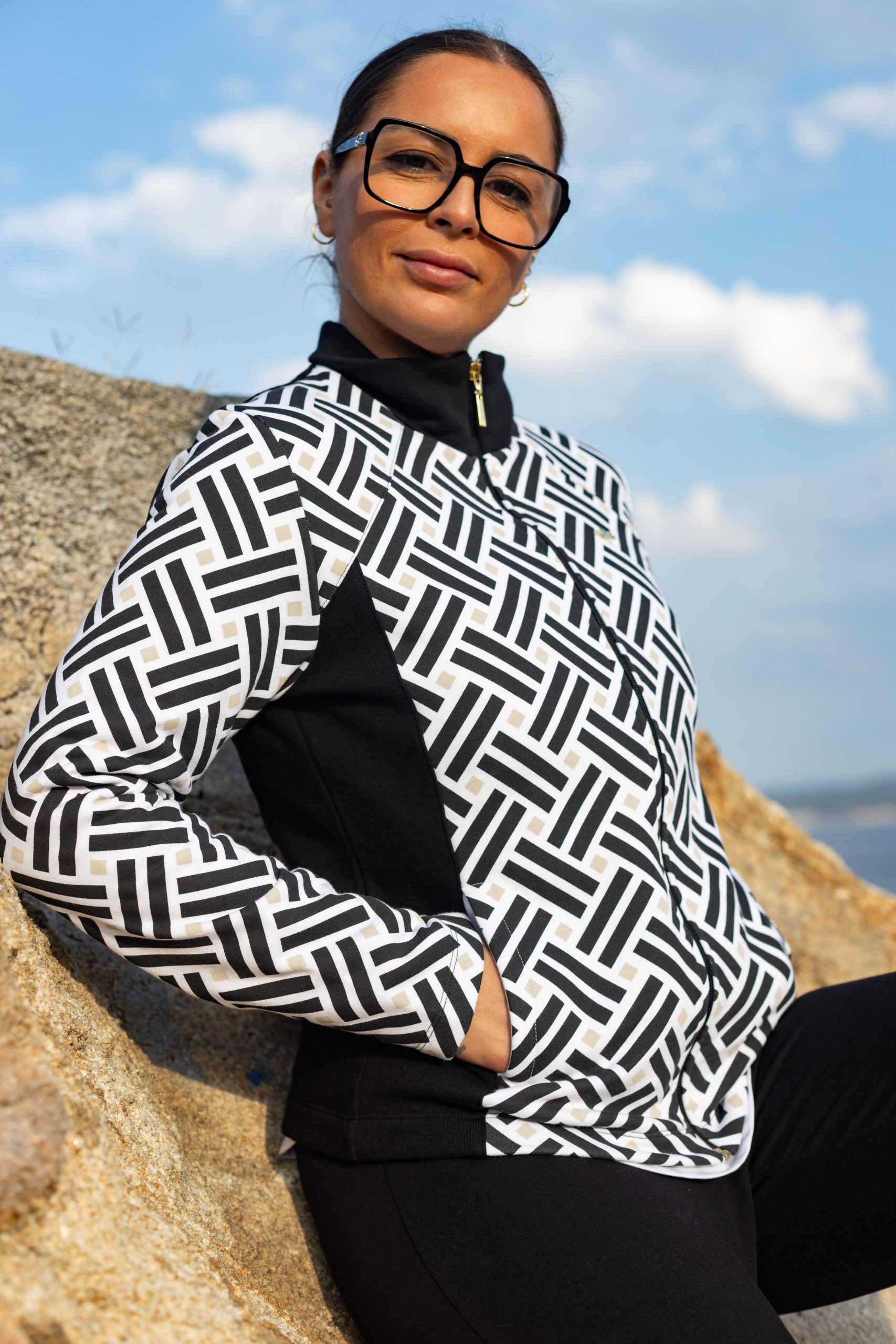 CHAQUETA GEOMETRIA COSTADILLOS NEGRO