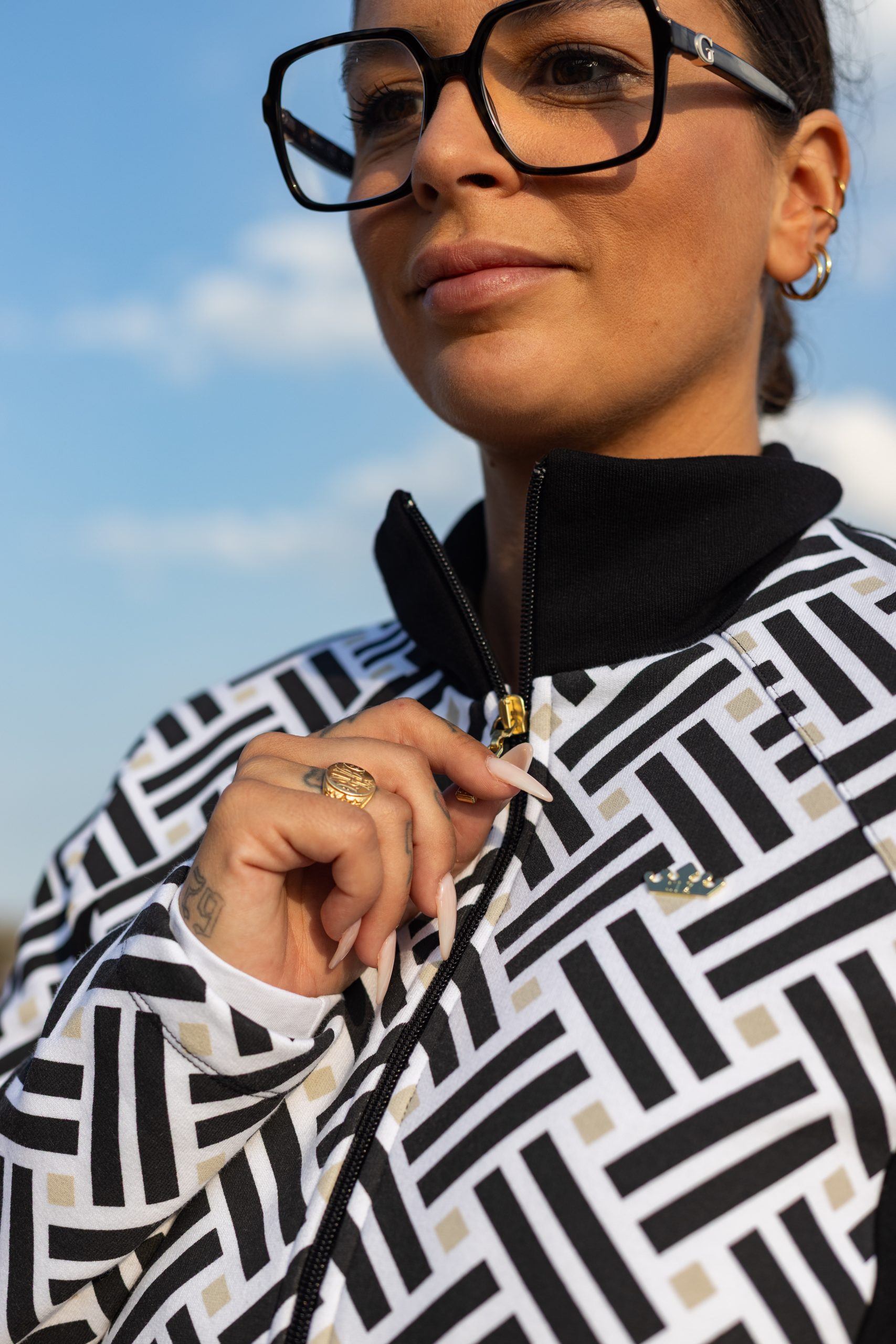 CHAQUETA GEOMETRIA COSTADILLOS NEGRO - Imagen 4