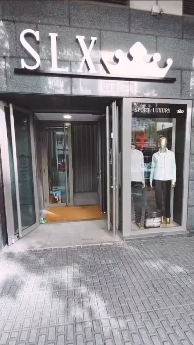 Instagram post from slx_moda_deportiva_lujo. This post is in position 3.